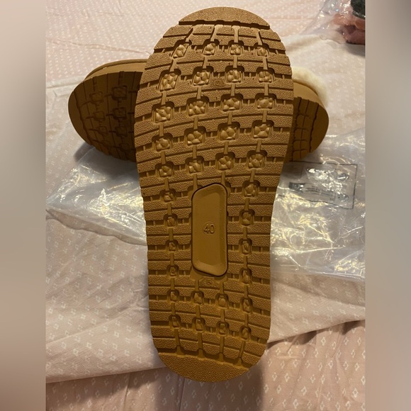 NWOT Fur lined mule slipper / shoes. Brand new, never worn. Size 40. - Picture 4 of 4